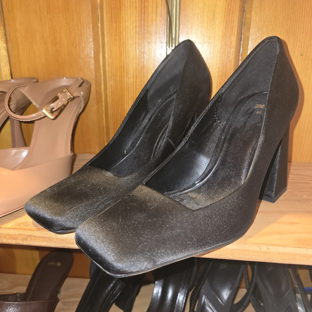 Elegant Black Women's Block Heel Shoes - Like New. Worn Once - Picture 2 of 3